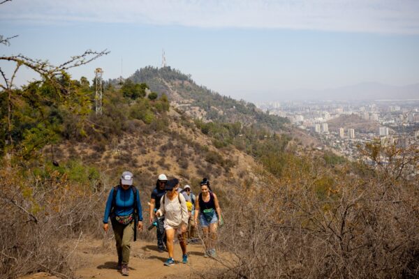 Descubriendo la Geología de Santiago, trekking guiado en el Cerro Carbón